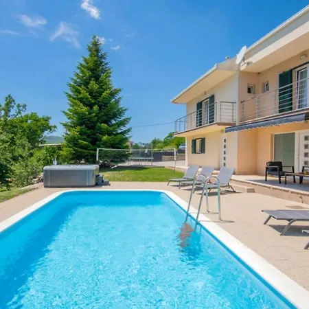 Villa Beautiful Anatea With Pool In Makarska