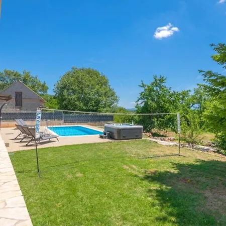 Villa Beautiful Anatea With Pool In Makarska