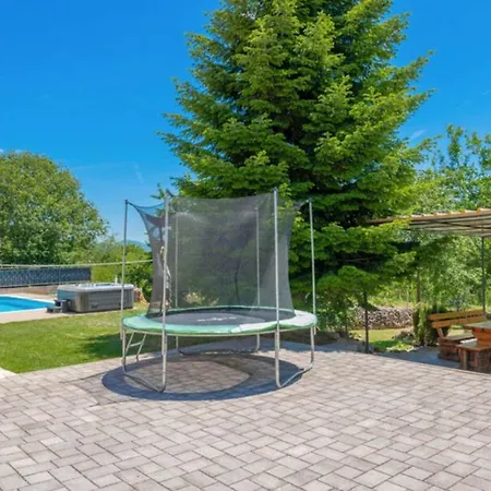 Villa Beautiful Anatea With Pool In Makarska *