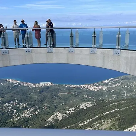 Beautiful Anatea With Pool In Makarska *