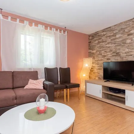 Beautiful Anatea With Pool In Makarska * Cista Provo