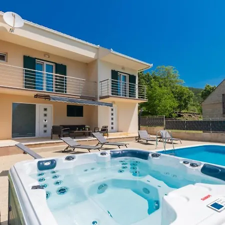 Beautiful Anatea With Pool In Makarska Villa *