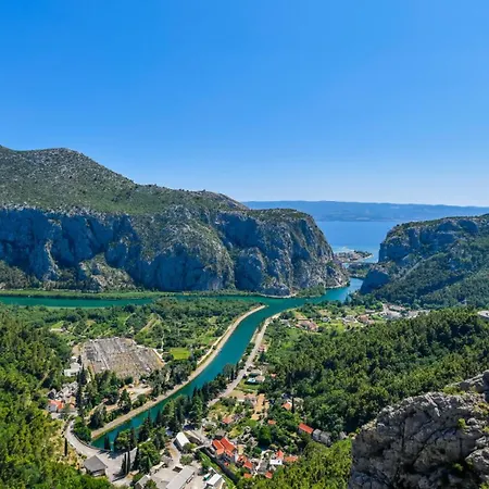 Beautiful Anatea With Pool In Makarska